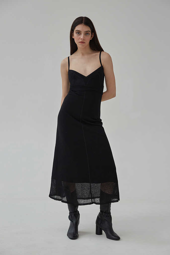 Чорнаа сукня комбінація з декоративним пазлом